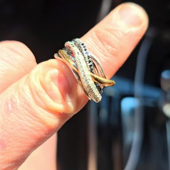 Beautiful diamond & Black diamond two tones gold wedding ring - Picture 4 of 7